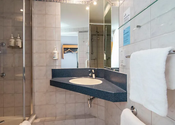 Holiday Inn Express Newport By Ihg