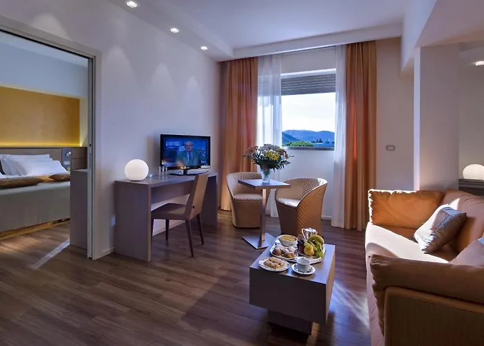 Hotel Bristol Buja