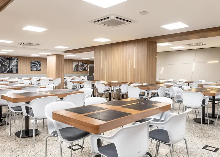 Monaco Hotel & Convention By Easy Class