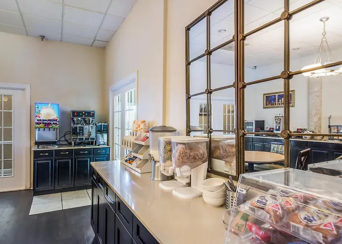 Clarion Inn & Suites Central Clearwater Beach