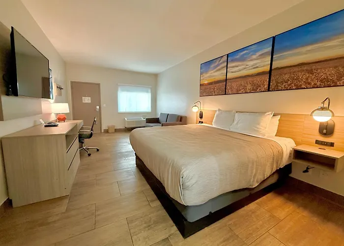 Quality Inn & Suites Victoria South