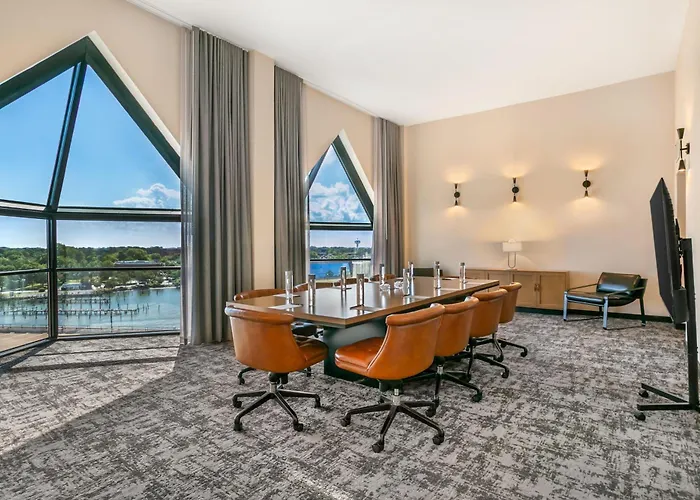 The Landing At Hampton Marina, Tapestry Collection By Hilton