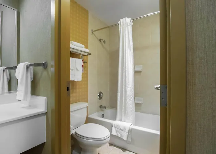 Econo Lodge Inn & Suites Calgary - University