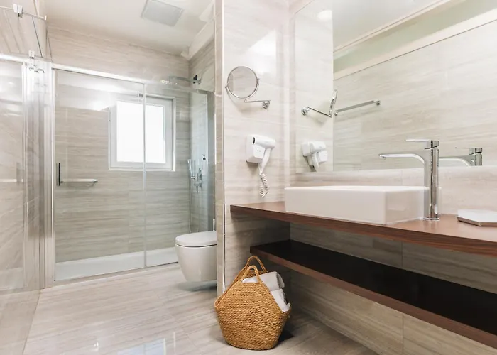 Alexandra Beach Resort & Spa