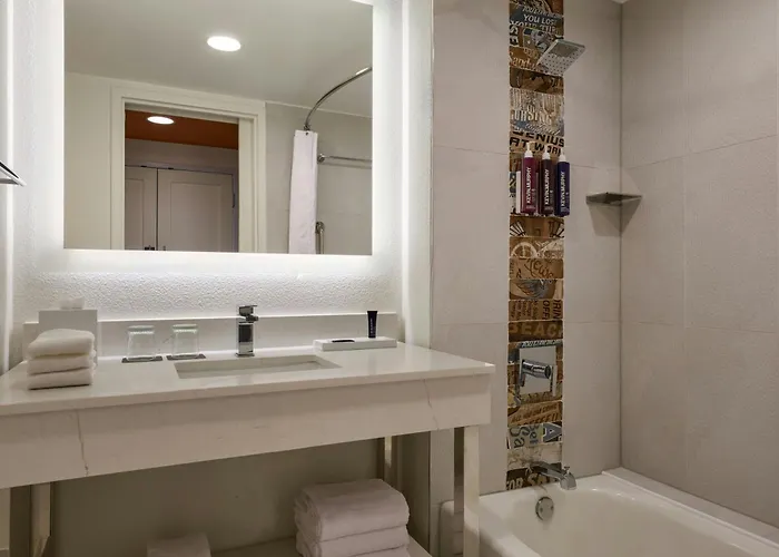 Renaissance Concourse Atlanta Airport Hotel