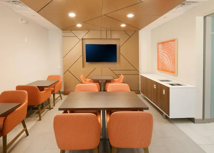Holiday Inn Express & Suites - Williamstown - Glassboro By Ihg