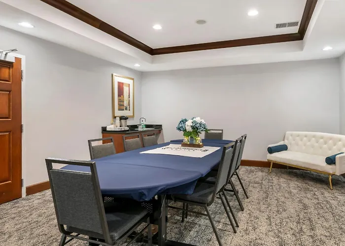 Staybridge Suites Milwaukee West-Oconomowoc By Ihg