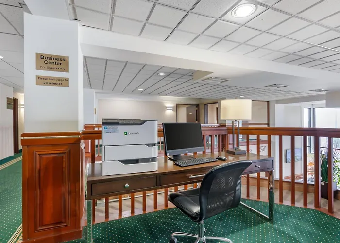 Red Lion Hotel Rogue Regency Medford Airport