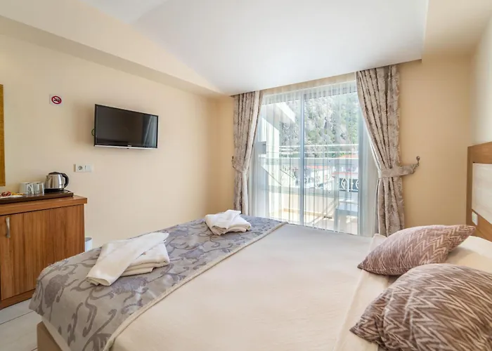 Montebello Deluxe Hotel