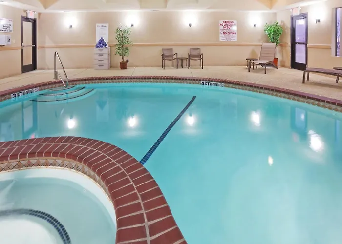 Holiday Inn Express & Suites - Denton North By Ihg