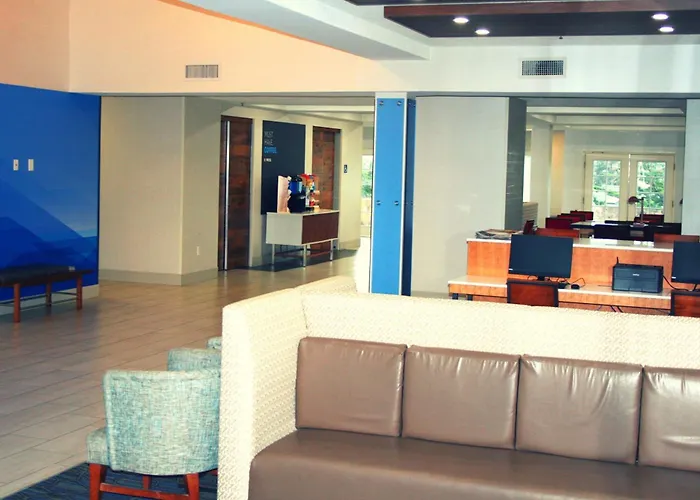 Holiday Inn Express Hotel & Suites Marina By Ihg