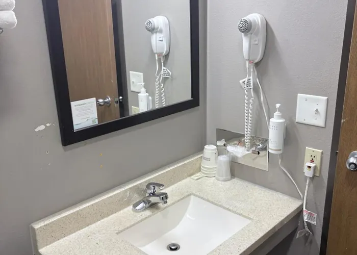 Super 8 By Wyndham West Plains