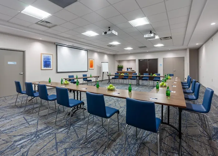 Holiday Inn Express & Suites Vaughan-Southwest By Ihg