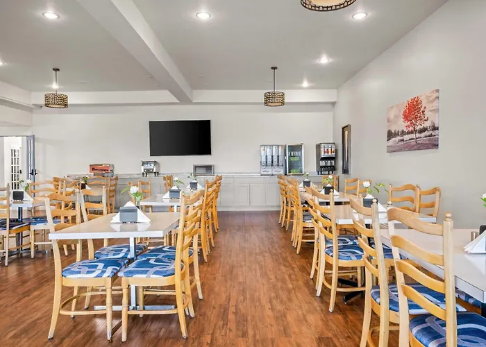 Travelodge By Wyndham Amherst