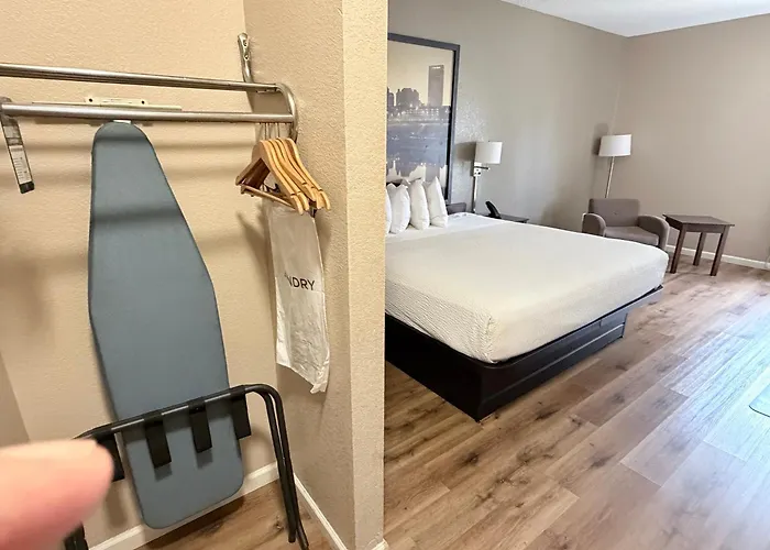 Harmony Hotel, Hernando