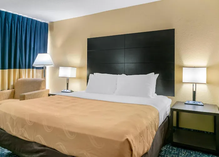 Quality Inn & Suites Livonia - Detroit