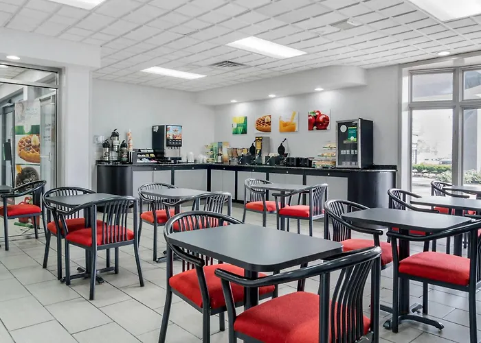Quality Inn & Suites Livonia - Detroit