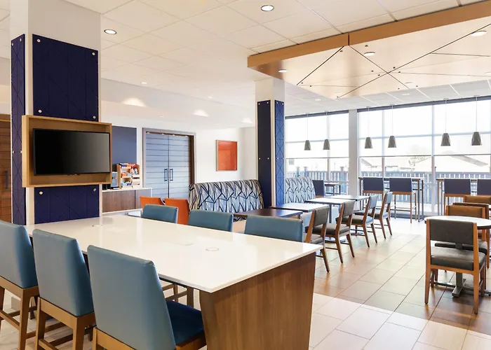 Holiday Inn Express & Suites Hawthorne - Elmsford North By Ihg