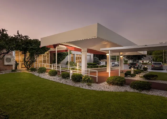 Howard Johnson By Wyndham Albany