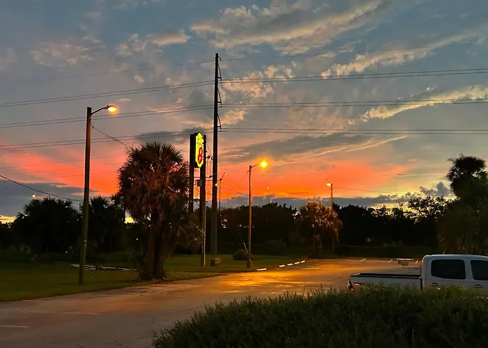Super 8 By Wyndham Ocala I-75