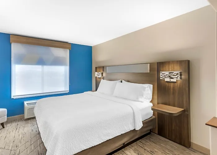 Holiday Inn Express & Suites Douglas By Ihg