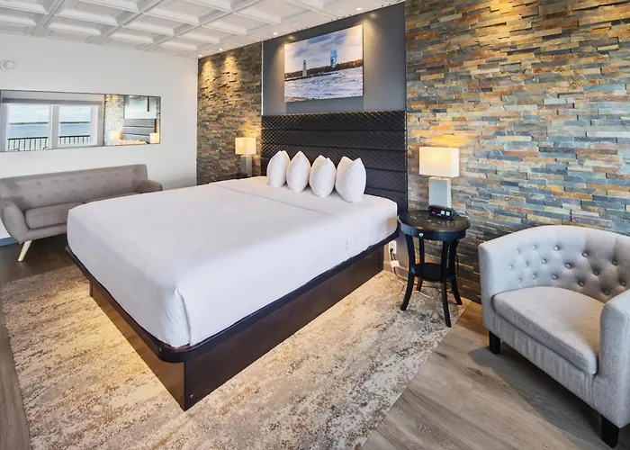Terrace Bay Hotel - Lakefront