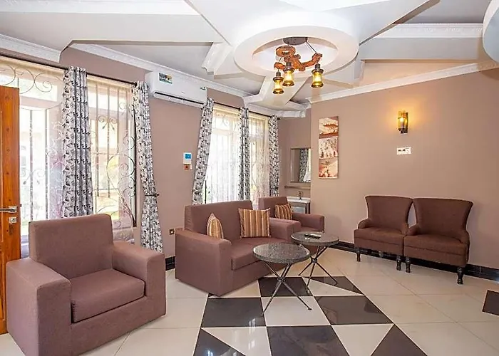 La'Tonna Safari Hotel