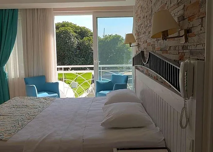 Dedeminn Marina Hotel