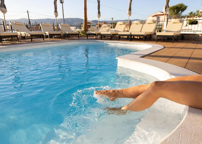 Hotel Vagabundo - Heated Pool , Stunning View & Breakfast