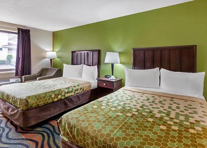 Econo Lodge Inn & Suites Oconto