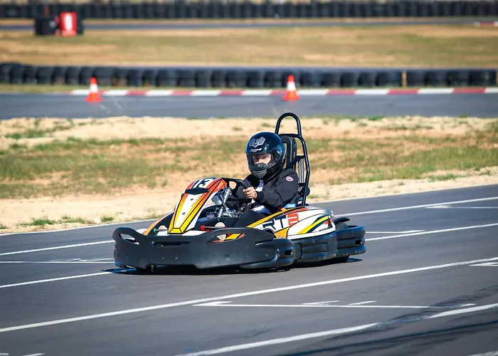 Rydges Pit Lane