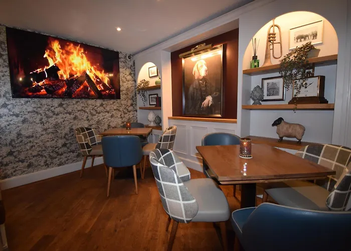 Elphinstone Hotel