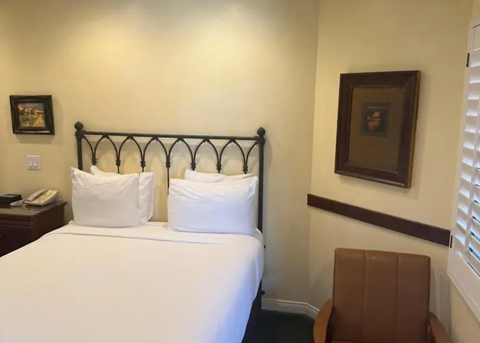 Castillo Inn At The Beach