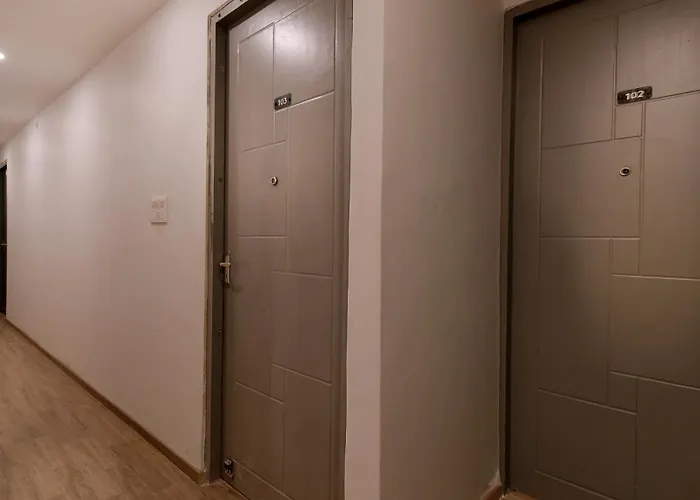 Super Townhouse 244 Munshipuliya
