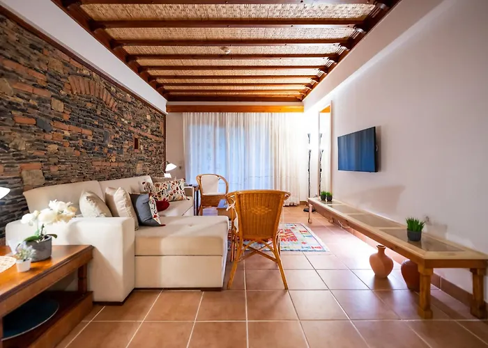 El Vino Hotel & Suites