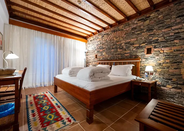 El Vino Hotel & Suites