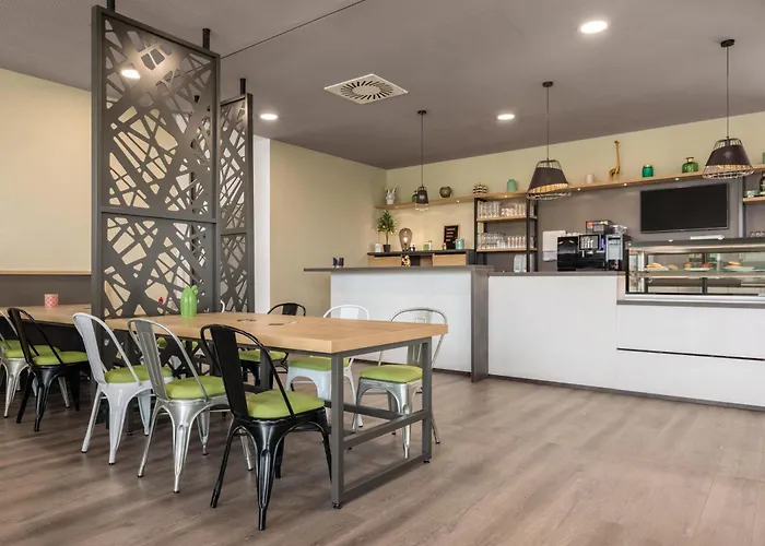Super 8 by Wyndham Oberhausen am Centro