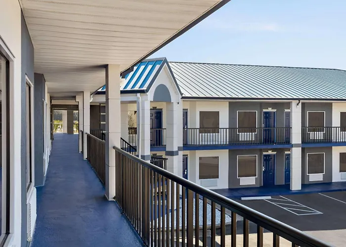 Days Inn By Wyndham Kingsland Naval Base I-95