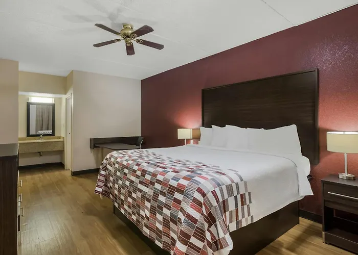 Red Roof Inn & Suites Statesboro - University