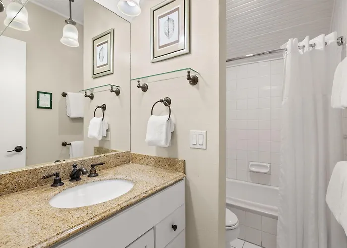 Independence Square 213, Spacious Hotel Room With 2 Queen Beds, Wet Bar, And Sitting Area