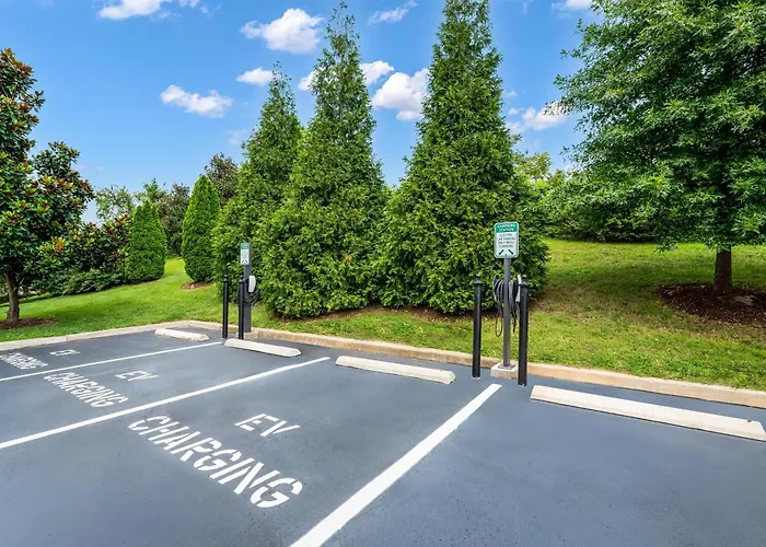Hampton Inn By Hilton Nashville Airport Century Place