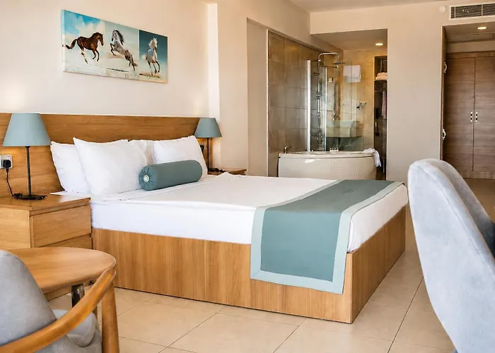 Olivia Palm Hotel