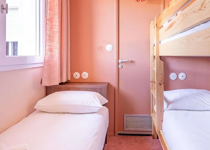 Ibis Styles Pont Du Gard Route D'Avignon