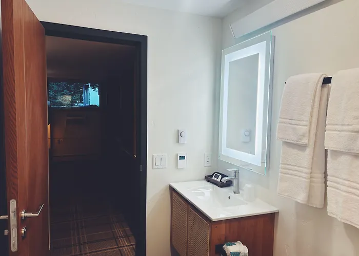 Yodeler Motel