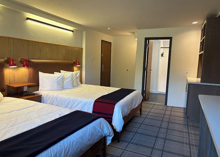 Yodeler Motel
