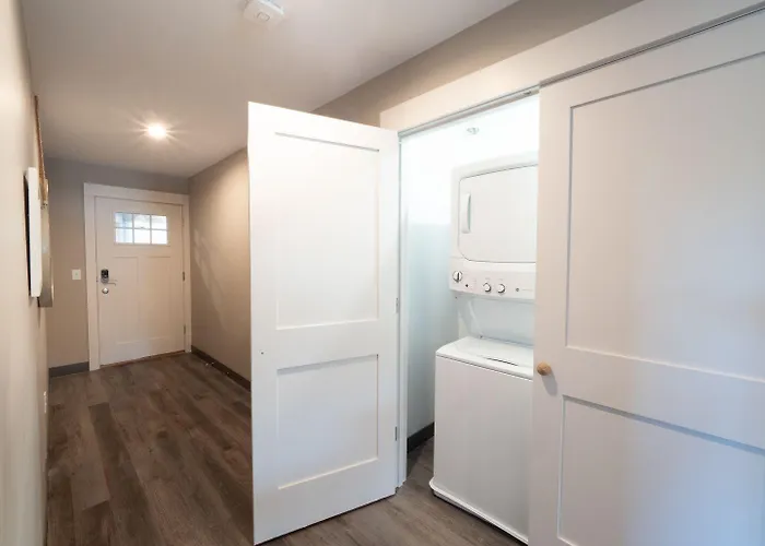 Long Beach Suites