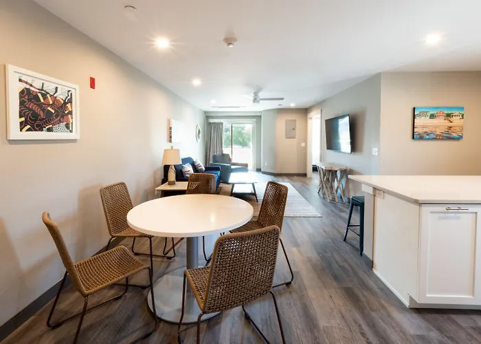 Long Beach Suites