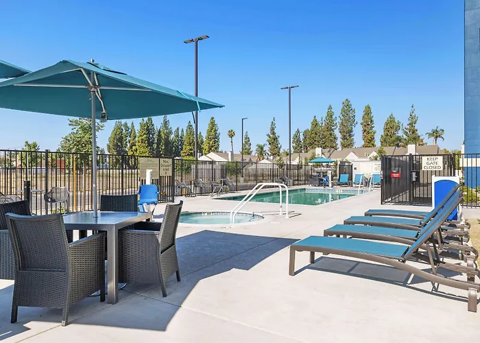 Hampton Inn & Suites Bakersfield Central