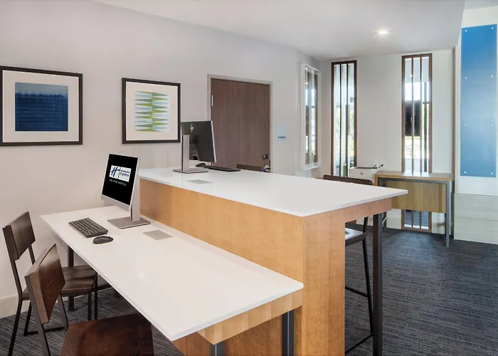 Holiday Inn Express & Suites Ft Myers Beach-Sanibel Gateway By Ihg