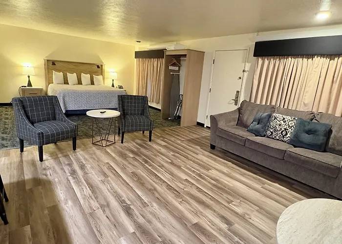 Clover Creek Inn